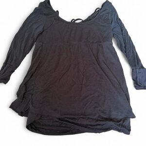 Black flowy Free People top 🖤